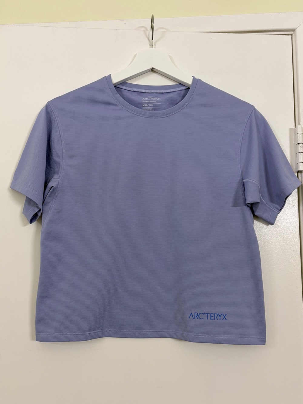 Arc’teryx Women’s Bird Logo Tech Performance Hiking Athletic Tee Purple XXS